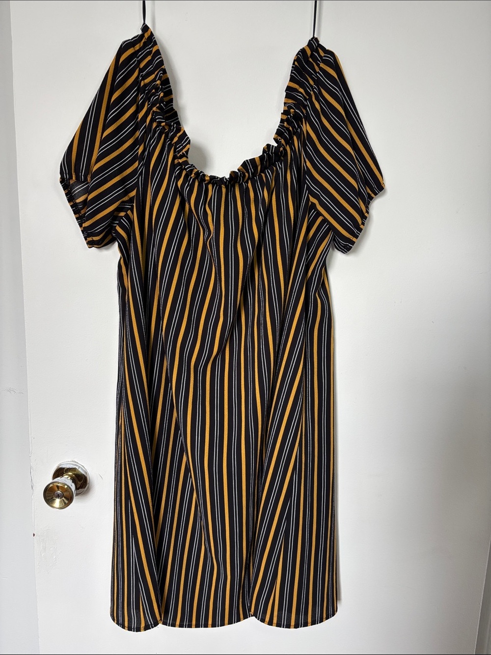 🎉4/30$🎉 Micheal Studio Off-Shoulder Midi Dress in Black and Mustard Stripe